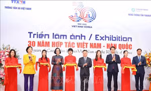 Triển lãm ảnh '30 năm hợp tác Việt Nam - Hàn Quốc'