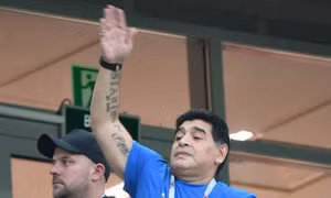 Bê bối trong vai trò Đại sứ FIFA, Maradona vẫn kiếm được công việc 'béo bở'
