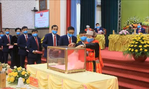 Phát huy quyền dân chủ trực tiếp của đại hội đảng bộ cấp trên cơ sở 