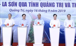 Thủ tướng Nguyễn Xuân Phúc phát lệnh khởi công tuyến Cam Lộ - La Sơn
