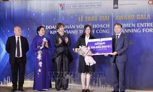 Trao giải cho Nữ doanh nhân với kế hoạch kinh doanh thành công