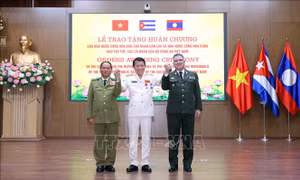 Những phần thưởng cao quý tô thắm mối quan hệ Việt Nam - Lào - Cuba