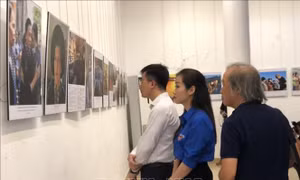 Kể chuyện cựu tù Côn Đảo và đội rà phá bom mìn qua ảnh