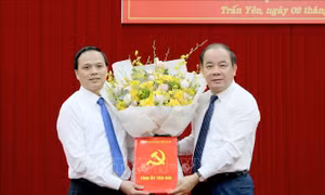 Yên Bái công bố các quyết định về công tác cán bộ