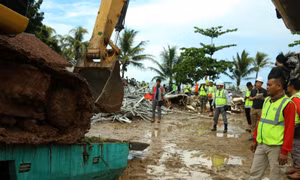 Hàng trăm ngôi nhà vùng ảnh hưởng sóng thần ở Indonesia lại bị chìm trong nước lũ