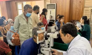 Huy động bệnh viện tuyến Trung ương, tăng tốc khám sức khỏe toàn dân