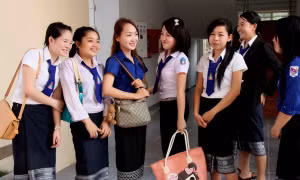 Nồng ấm mối quan hệ giữa sinh viên Lào và gia đình Việt
