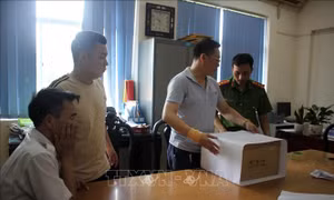 Bắt quả tang hai đối tượng vận chuyển số lượng lớn ma túy