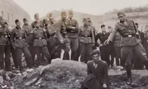 Trí tuệ nhân tạo: Tìm ra danh tính kẻ giết người trong bức ảnh Holocaust khét tiếng