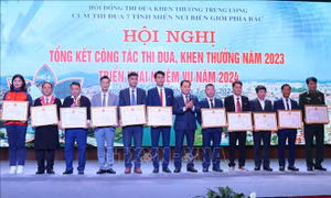 Quan tâm khen thưởng tập thể, cá nhân ở vùng sâu, vùng biên giới