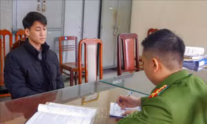 Tạm giữ hai đối tượng sử dụng tài liệu giả của cơ quan, tổ chức