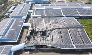 Trên 2.000 công nhân phải tạm nghỉ việc do cháy xưởng sản xuất giày da