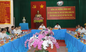 Phó Thủ tướng Vương Đình Huệ thị sát khu vực xây dựng cầu nối Trà Vinh và Sóc Trăng