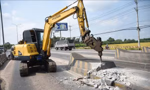 Tháo dỡ 2 trạm thu phí bỏ hoang trên Quốc lộ 51
