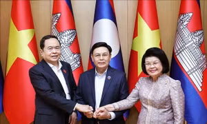 Ba Chủ tịch Quốc hội Việt Nam - Lào - Campuchia ăn sáng làm việc