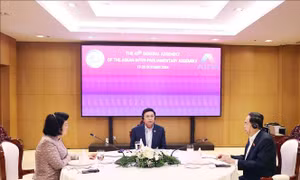 Ba Chủ tịch Quốc hội Việt Nam - Lào- Campuchia ăn sáng làm việc