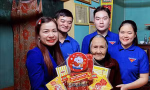 'Bữa cơm tất niên' tri ân Mẹ Việt Nam Anh hùng