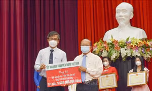 Bình Thuận tiếp nhận hơn 16 tỷ đồng ủng hộ Chương trình 'Sóng và máy tính cho em'