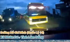 Xử lý lái xe khách vượt ẩu, suýt gây tai nạn trên đường Hồ Chí Minh