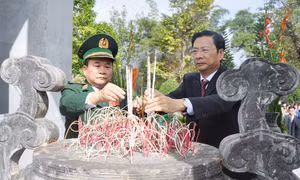 Đoàn Bộ Tư lệnh Bộ đội Biên phòng và tỉnh Quảng Ninh dâng hương tưởng niệm liệt sỹ tại Pò Hèn