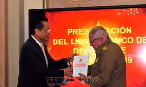 Kỷ niệm ngày thành lập QĐND và giới thiệu Sách Trắng Quốc phòng Việt Nam tại Cuba