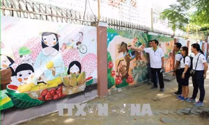 Khánh thành con đường bích họa 'Bừng sáng cuộc sống' tại Đà Nẵng