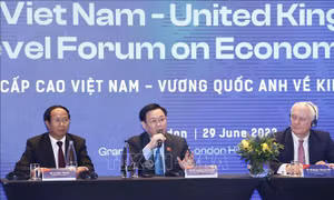 Chủ tịch Quốc hội dự Toạ đàm cấp cao Việt Nam - Anh về kinh tế, thương mại