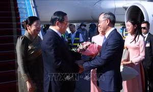 Thủ tướng Lào đến Hà Nội, bắt đầu thăm chính thức Việt Nam và dự AFF 2026