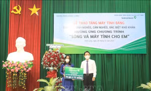 Vĩnh Long tiếp nhận thêm 2 tỷ đồng hưởng ứng chương trình 'Sóng và máy tính cho em'
