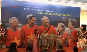 Triển lãm, ra mắt sách ảnh về cựu tù Côn Đảo và những người rà phá bom mìn