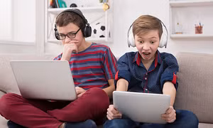 Màn hình máy tính gây bệnh cận thị nhiều hơn điện thoại