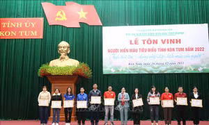 Tôn vinh nhiều tập thể, cá nhân hiến máu tiêu biểu ở Kon Tum