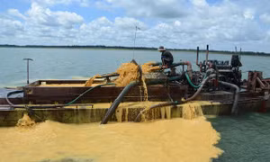 Gỡ vướng đăng kiểm phương tiện thủy có gắn máy hút cát, sỏi
