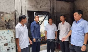 Thăm hỏi, hỗ trợ gia đình bị hoả hoạn tại TP Long Xuyên