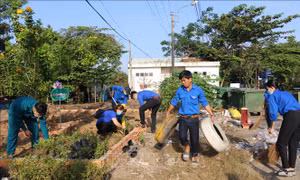 Tuổi trẻ đất Sen hồng tự hào tiến bước dưới cờ Đảng