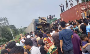 Hai tàu hỏa đâm nhau ở Bangladesh, ít nhất 15 người tử vong