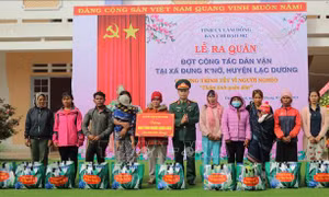 Ra quân làm công tác dân vận gắn với tổ chức chương trình Tết vì người nghèo