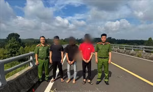 Cảnh báo người dân không ném vật thể vào xe đang lưu thông trên cao tốc