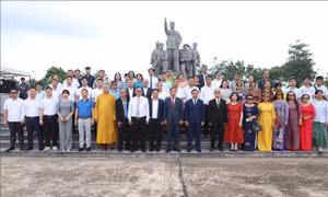 Hành trình 'Về nguồn theo dấu chân Chủ tịch Hồ Chí Minh' tại Lào