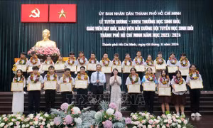 Thành phố Hồ Chí Minh tuyên dương học sinh và giáo viên có thành tích xuất sắc