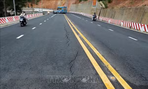 Khắc phục vị trí hư hỏng trên đèo Prenn đoạn cửa ngõ thành phố Đà Lạt
