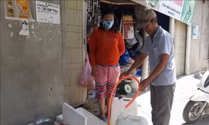 Người dân xã Phước Hải (Ninh Thuận) mong ngóng nước sạch  