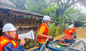 Mưa lũ gây ngập, chia cắt nhiều nơi ở Quảng Ngãi