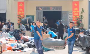 Người dân Hà Nội chung tay ủng hộ đồng bào miền Trung