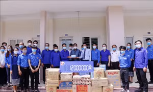 Trung ương Đoàn Thanh niên Lào hỗ trợ các lưu học sinh Việt Nam tại Viêng Chăn