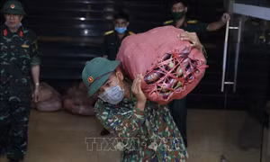 Lễ xuất quân vận chuyển gần 60 tấn hàng ủng hộ TP Hồ Chí Minh chống dịch 