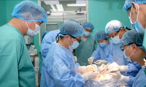 Kỳ tích y khoa tại Huế: Đồng loạt ghép tim, gan, giác mạc xuyên Việt