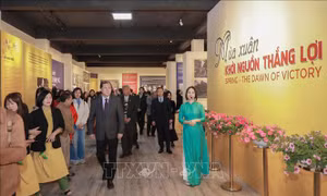 Khai mạc Trưng bày chuyên đề 'Mùa Xuân - Khởi nguồn thắng lợi'