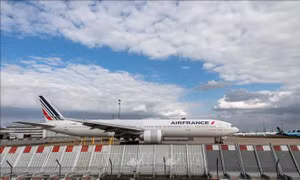 Pháp sẵn sàng với các gói vay 'lịch sử' cho Air France và Renault