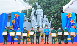 Gặp mặt thanh niên Hà Nội nhập ngũ và tuyên dương quân nhân xuất ngũ tiêu biểu